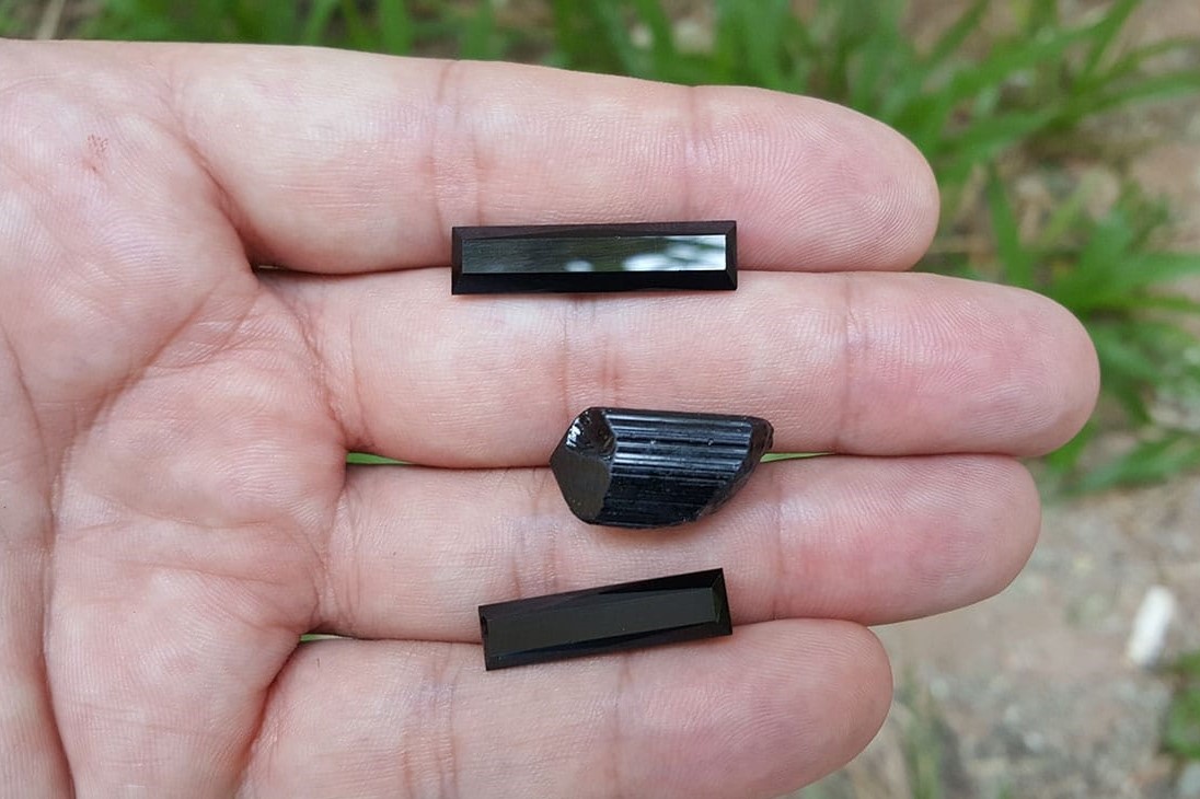 Tìm hiểu về giá đá Tourmaline đen bao nhiêu tiền?