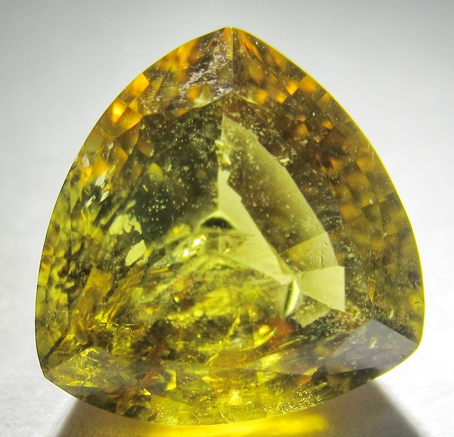 Tìm hiểu về ý nghĩa của vòng tay đá Tourmaline vàng