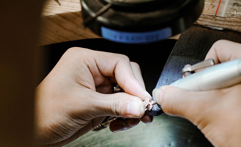 Gia công và hoàn thiện