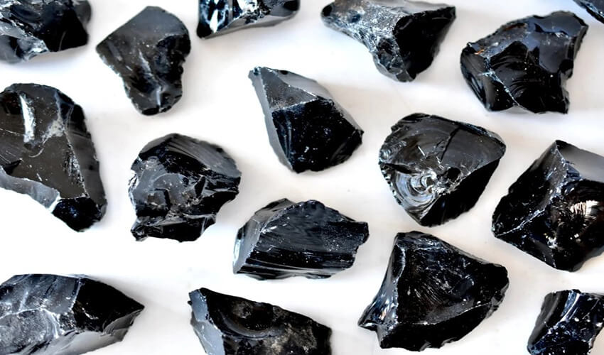 Charm đá obsidian (núi lửa)