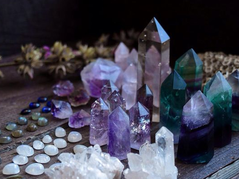 Hướng dẫn phân biệt charm đá thật và giả