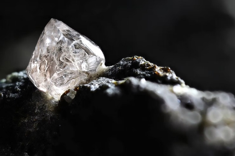 Moissanite tự nhiên