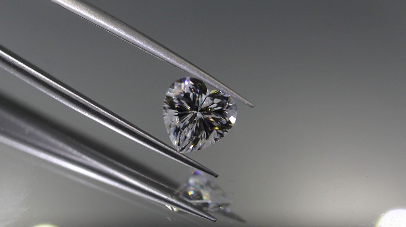 Giá đá Moissanite bao nhiêu
