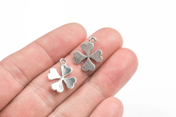 Charm – Một biểu tượng nhỏ nhưng mang ý nghĩa lớn