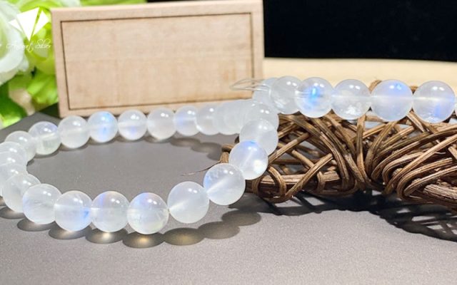 Đá mặt trăng hợp với những mệnh nào