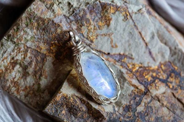 Ý nghĩa biểu tượng và tâm linh của đá mặt trăng