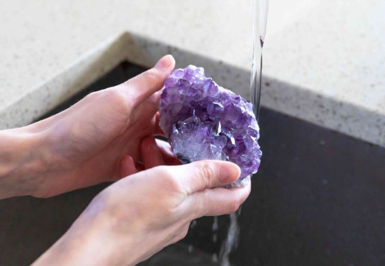 Bảo quản và thanh tẩy đá bán quý