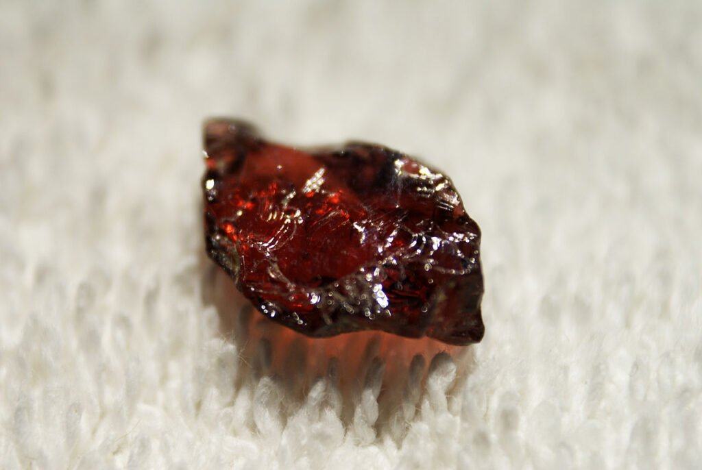 Hướng dẫn sử dụng và bảo quản đá Garnet